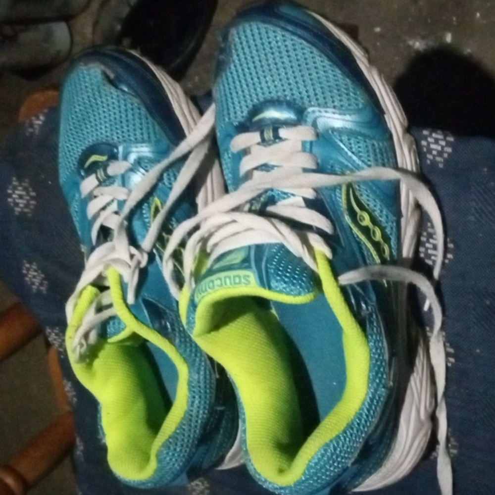 Saucony Tennis shoes - Picture 2 of 5